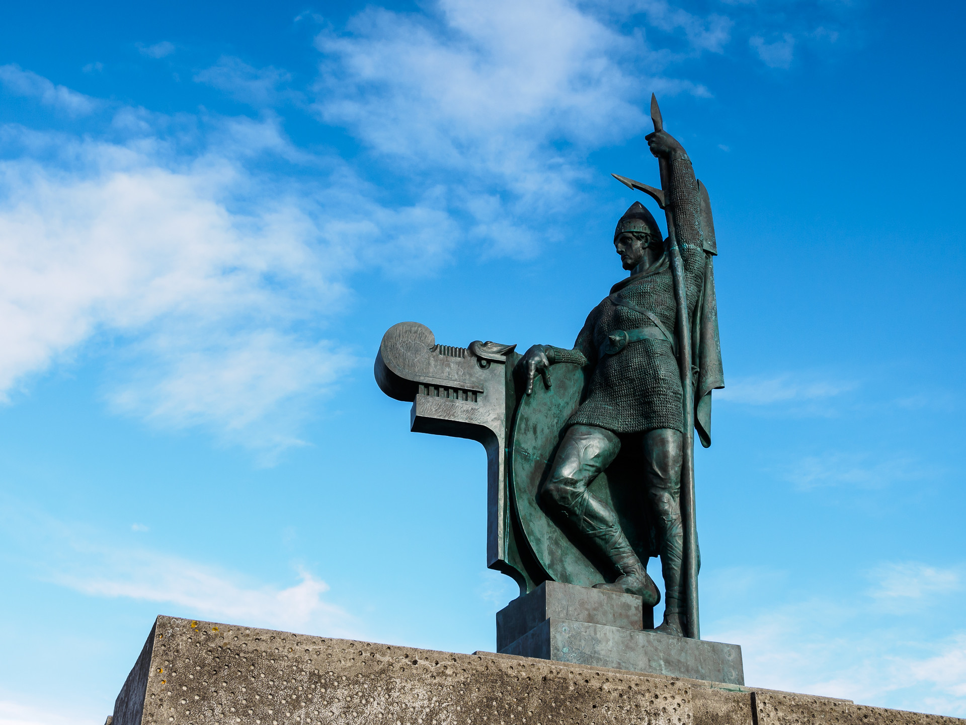 Ingolfur Arnarson statue 