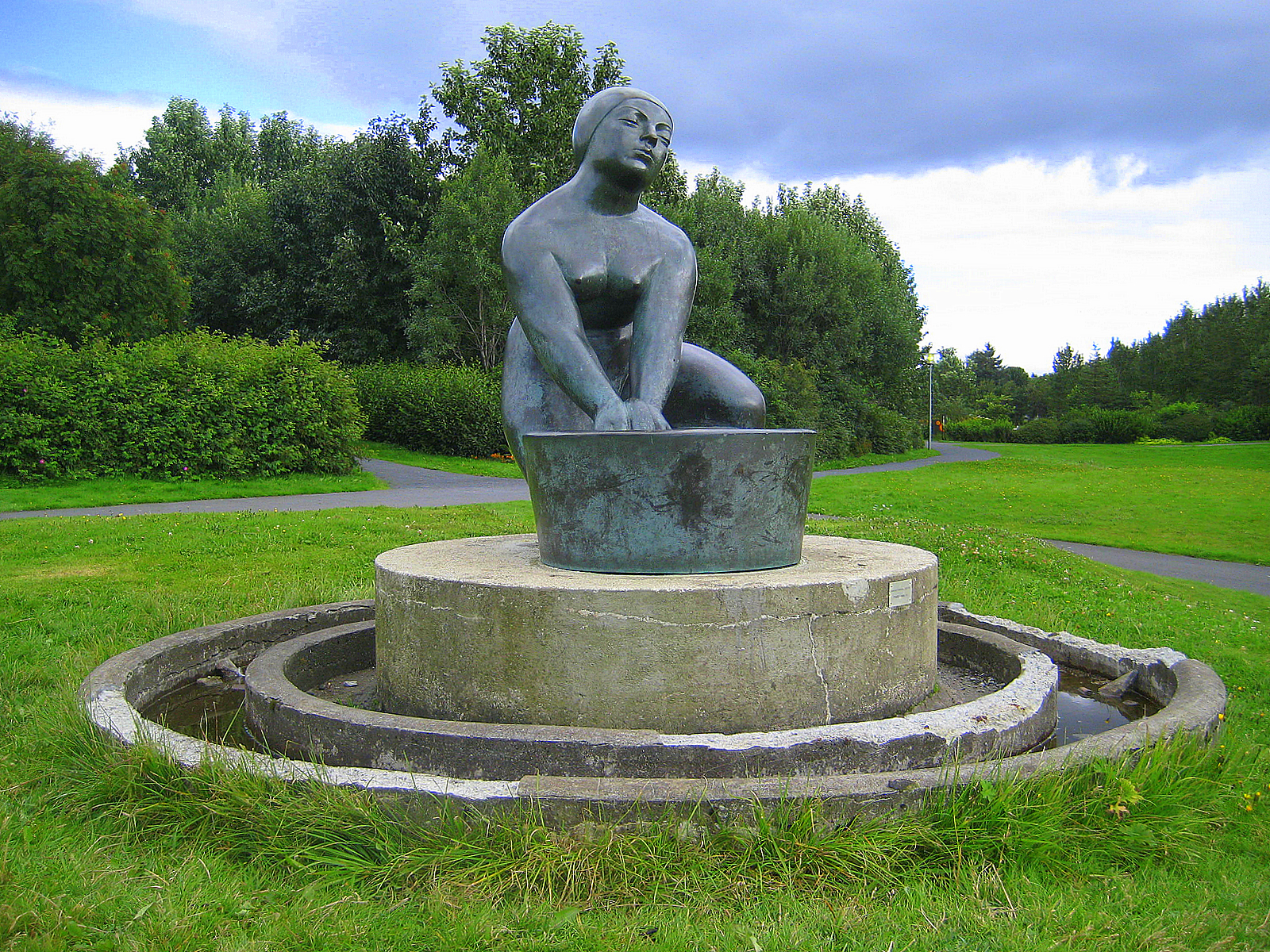 reykjavik women's sculpture garden 